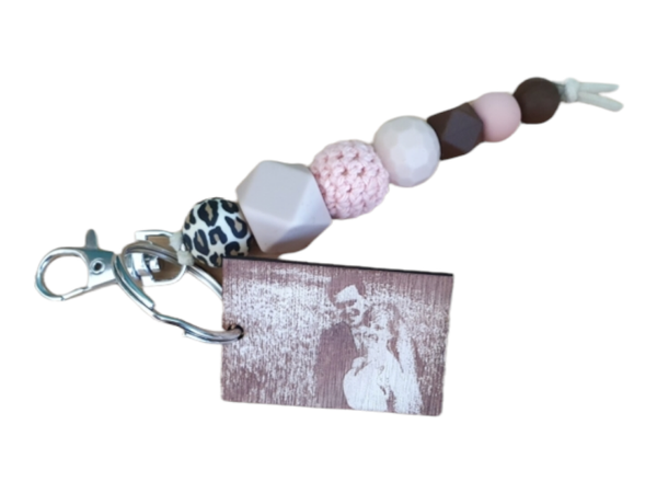 Houten sleutelhanger met foto (en siliconen kralen)