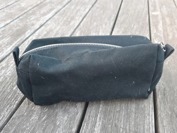 Zwarte stoffen pennenzak