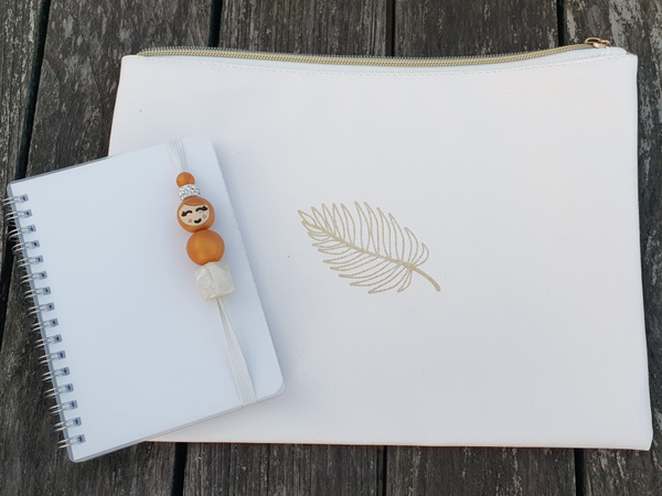Set pennenzak + notitieboekje met popje van geluk - Wit/Goud