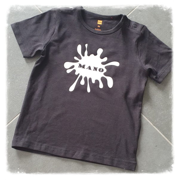 T-shirt zwart met witte spetter en naam
