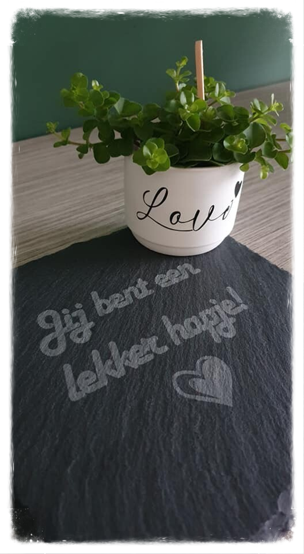 Leisteen met opdruk