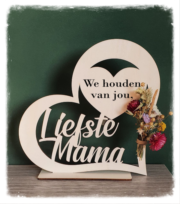 Houten staander met hart en droogbloemen