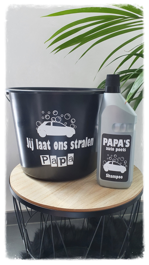 Autowasset: Emmer en shampoo