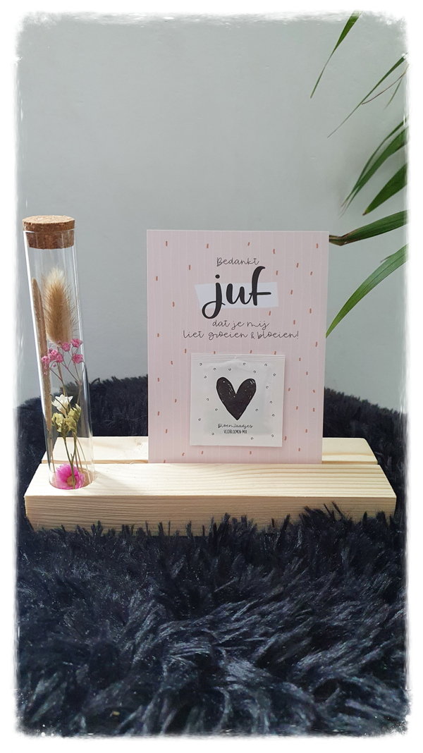 Memory shelf met glazen buisje (droogbloemen of blossombs)en kaartje