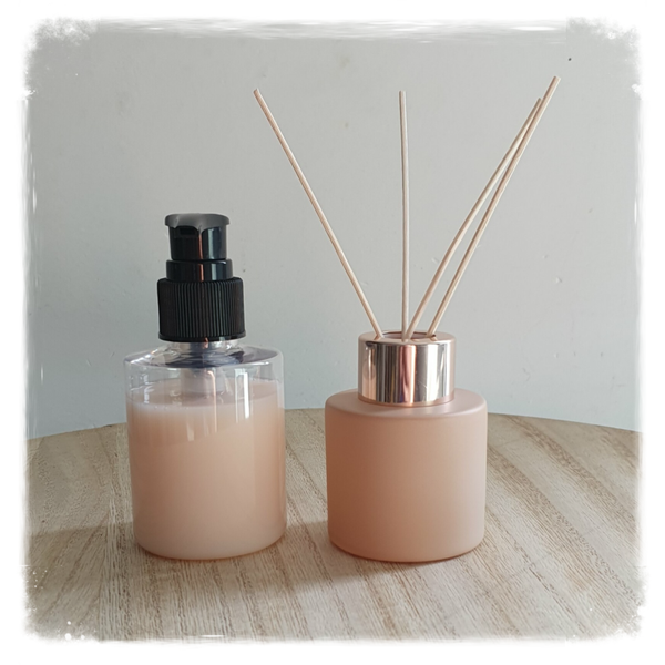 Set: Zeeppomp en geurdiffuser (en buisje met droogbloemen)