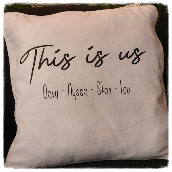 Kussensloop 'This is us' met namen