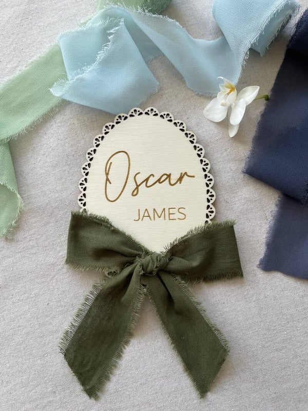 Eyelet scalloped baby name plaque