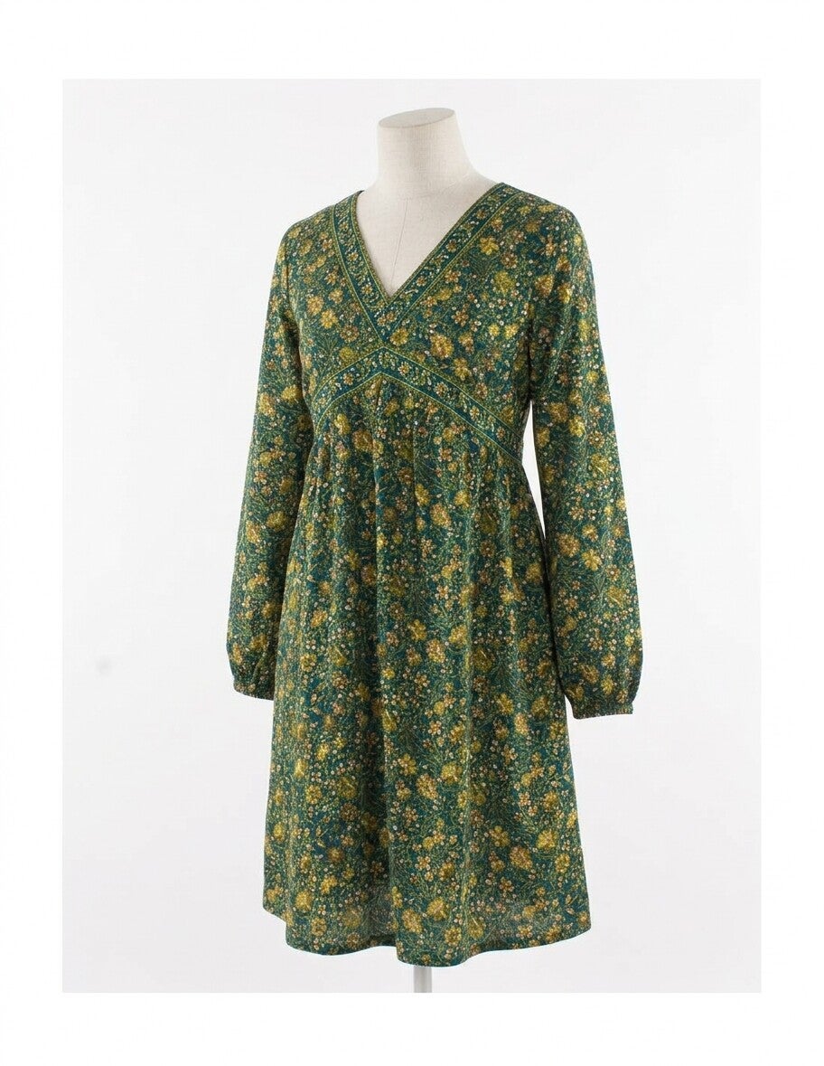 Vestido Corto Boho Udaipur | Estampado Floral, Escote en V y Corte Imperio