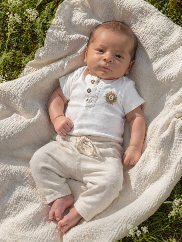 Ensemble bébé brodé - douceur naturelle