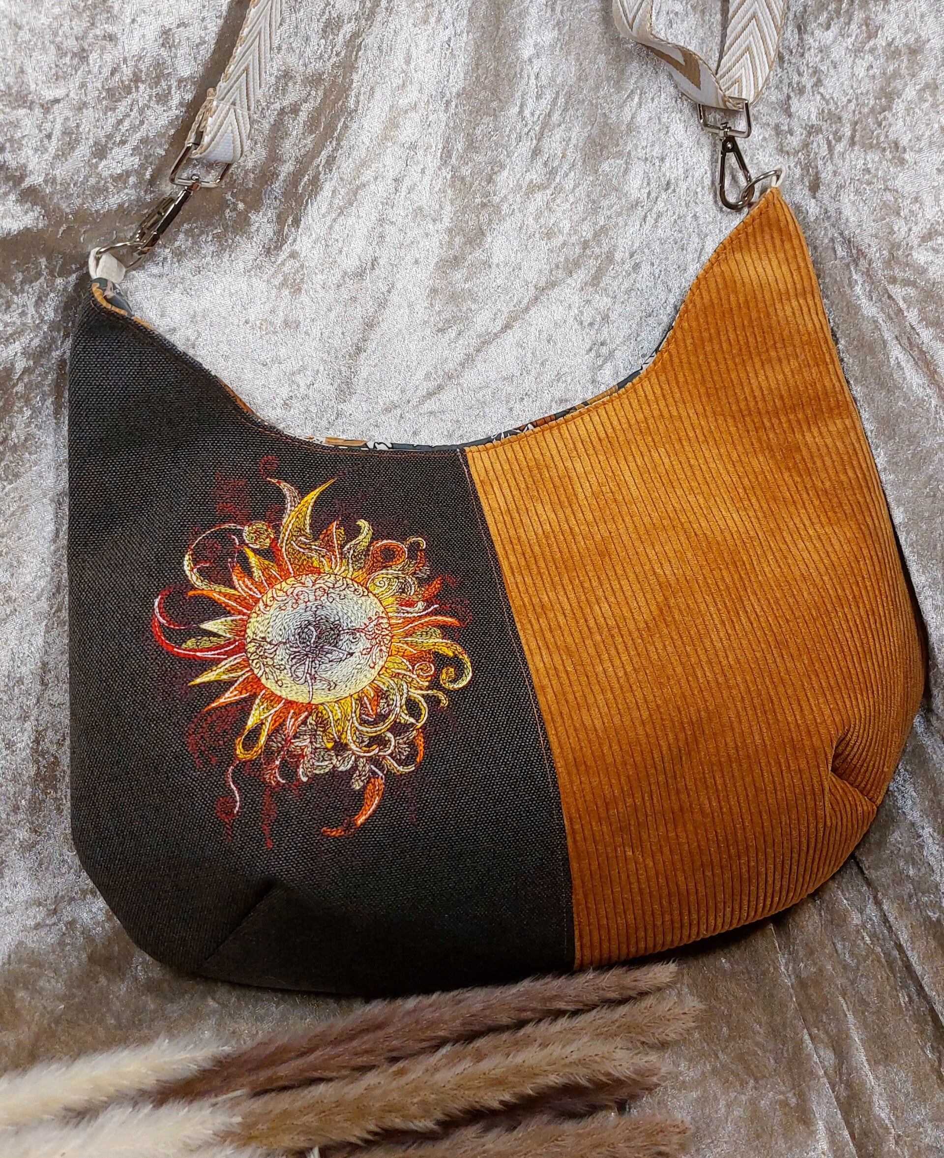 Beuteltasche mit Stickerei