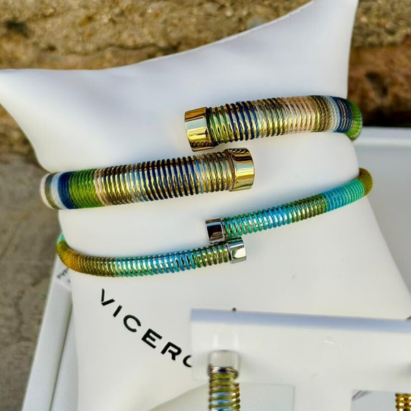 Pulsera de acero tubogas flexible abierta con cordón enroscado,colección Laura Escanes