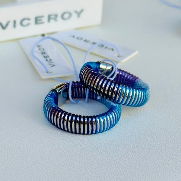 Anillo de acero tubogas con cordón enroscado, colección Laura Escanes