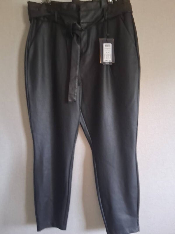 Vero Moda coated paperbag broek – maat XL valt als een maat L
