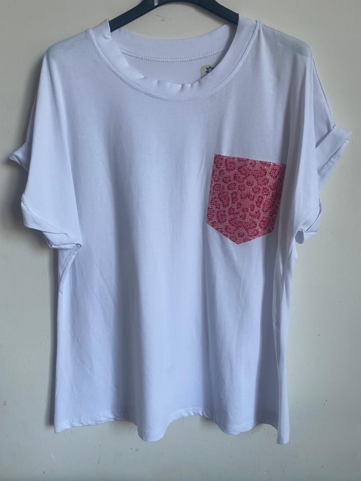 t-shirt met roze luipaard zak