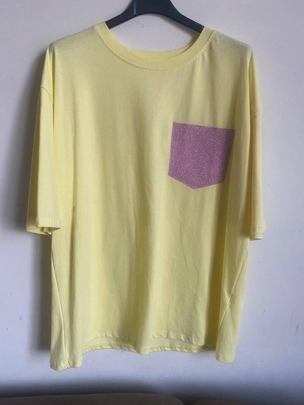 t-shirt geel met roze glitter zak