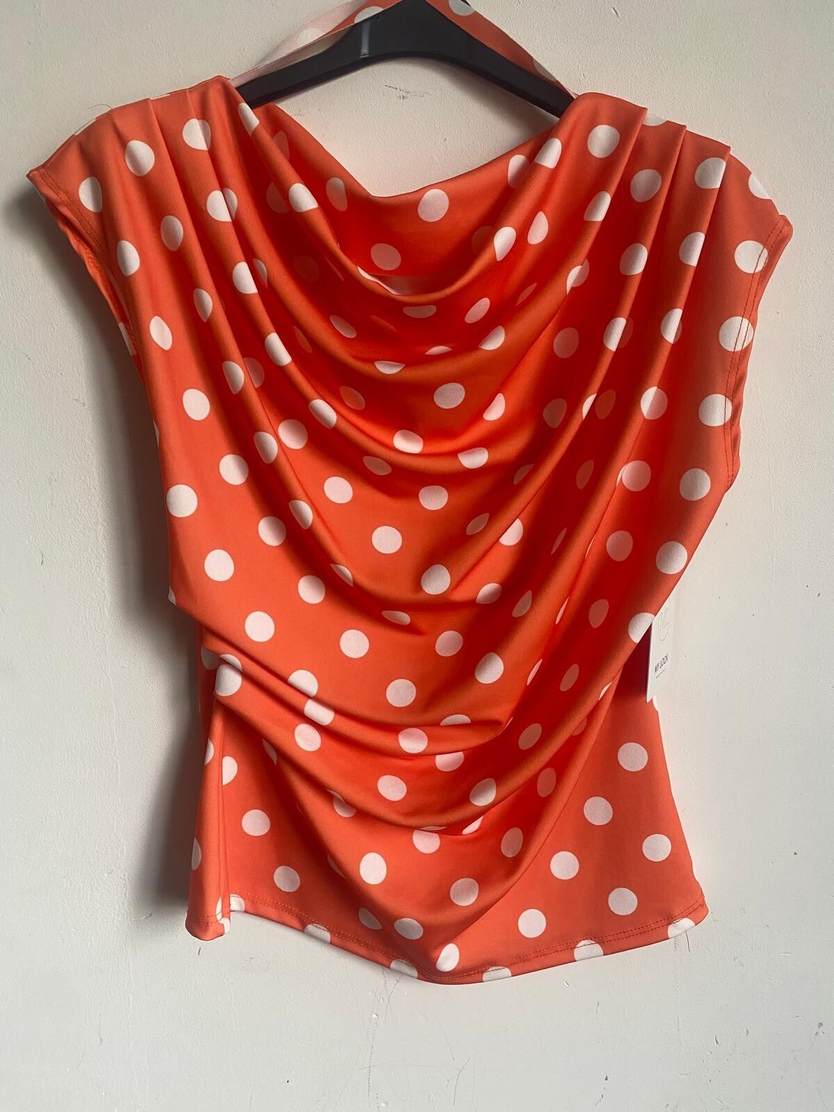 Top met stippen oranje