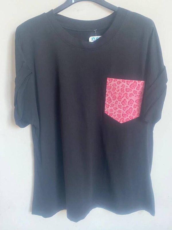 t-shirt met roze luipaard zakje