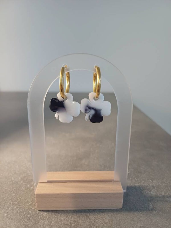 Trèfles à 4 feuilles noirs et blancs