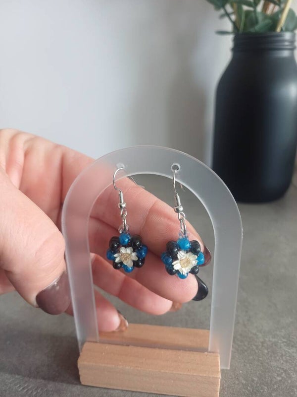 Minis fleurs avec fleur séchée