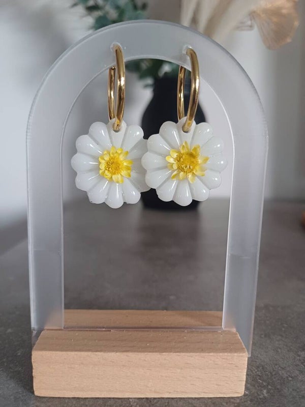 Blanc et fleur séchée jaune