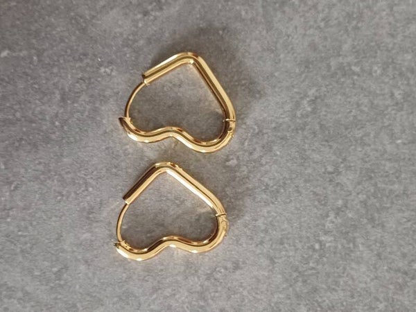 Créoles dorées en forme de coeur