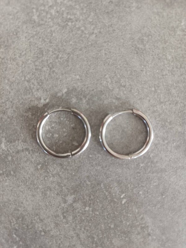 Créoles argentées basiques 18mm