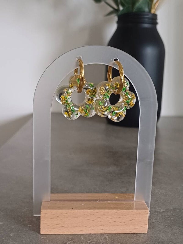 Fleurs séchées vertes et jaunes