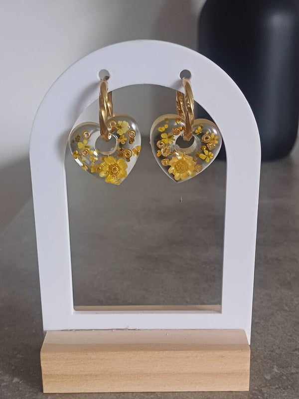 Fleurs séchées jaunes et perles