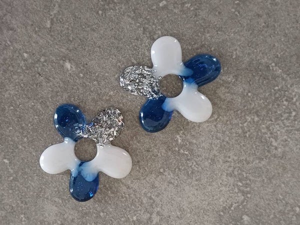 Bleu, blanc et argenté