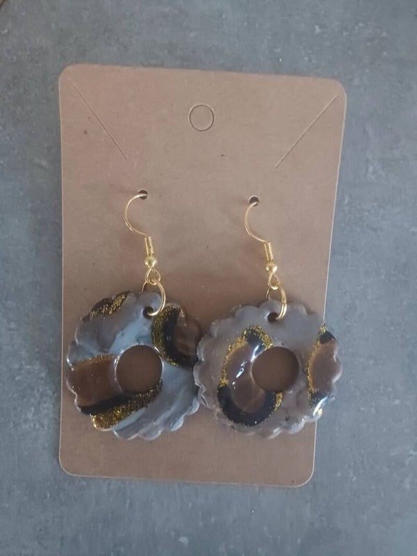 Boucles d'oreilles grises et marrons en pâte fimo