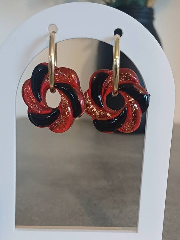 Rouges, noires et doré