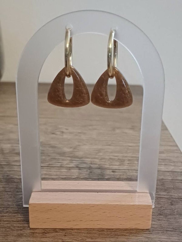 Triangles marrons cuivré