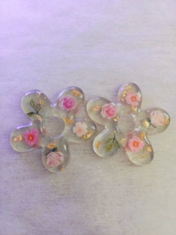 Grandes fleurs transparentes avec fleurs