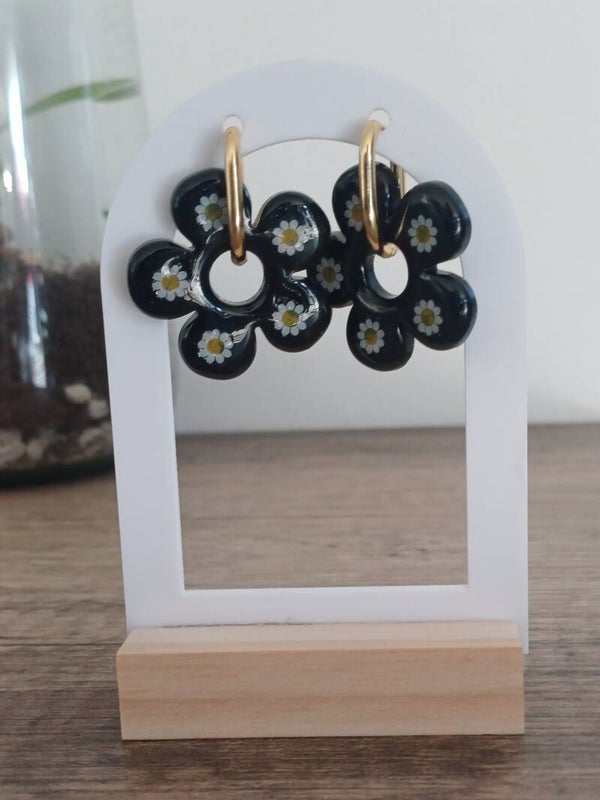 Grandes fleurs noires avec stickers marguerites