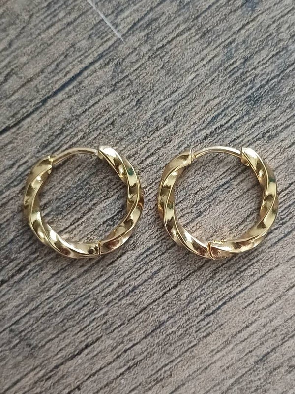 Créoles dorées torsadées 14mm