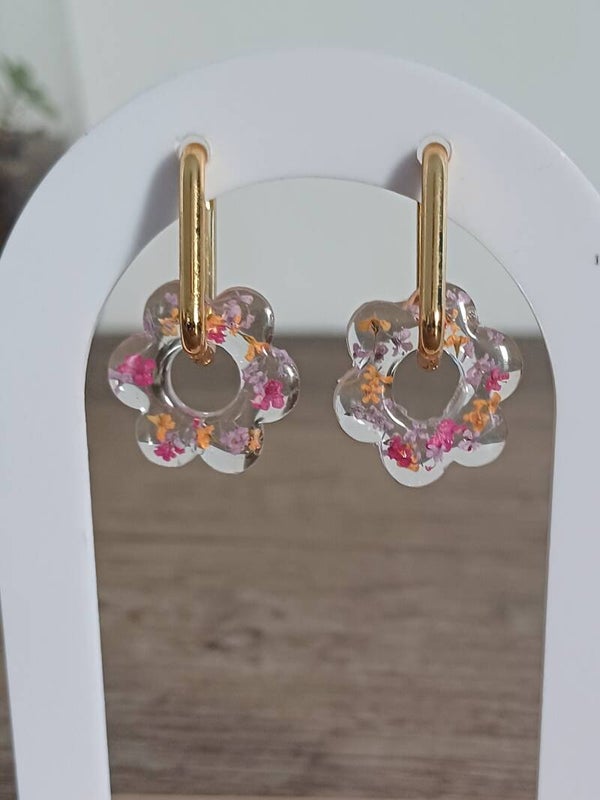 Minis fleurs avec fleurs séchées roses, oranges et violettes