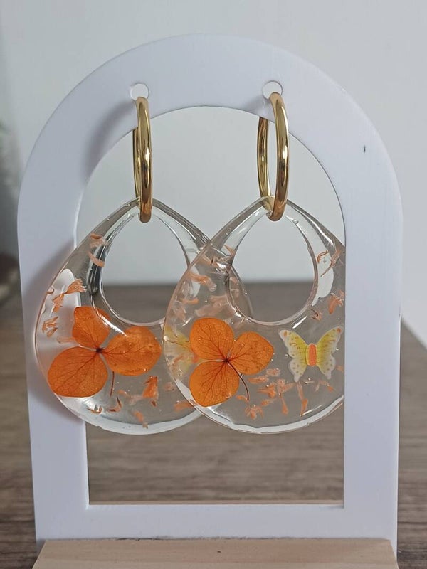 Grandes gouttes avec flzirs séchées oranges