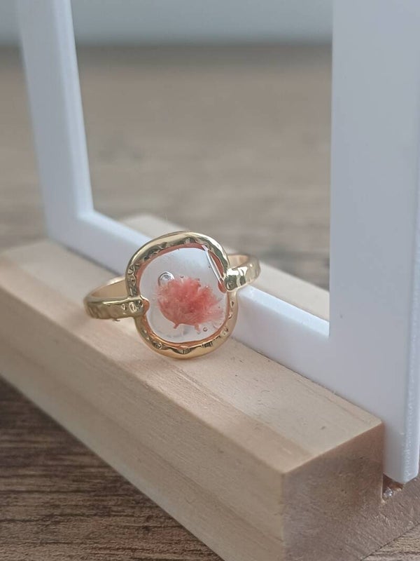 Bague ajustable dorée avec fleur orangée