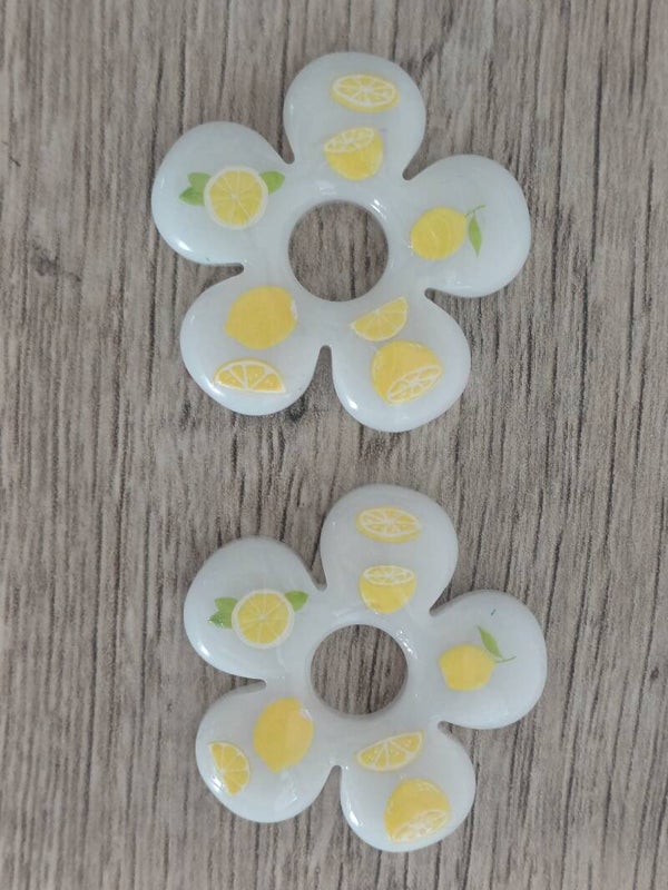 Grandes fleurs à petales épaisses citrons