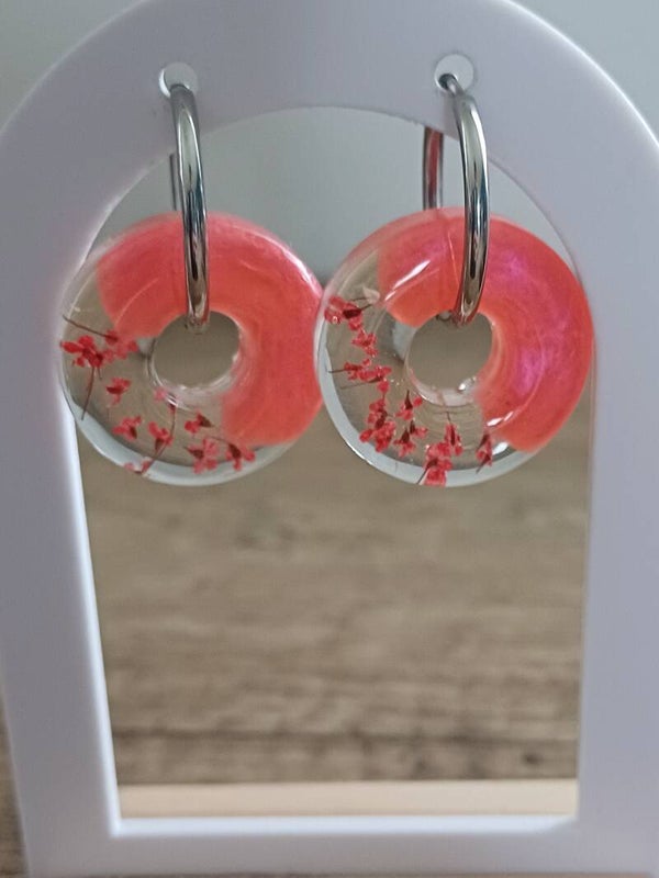 Donuts rouges a fleurs séchées