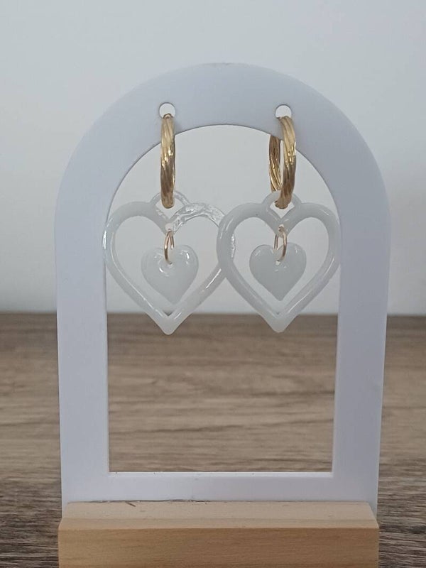 Double coeur blanc attache dorée