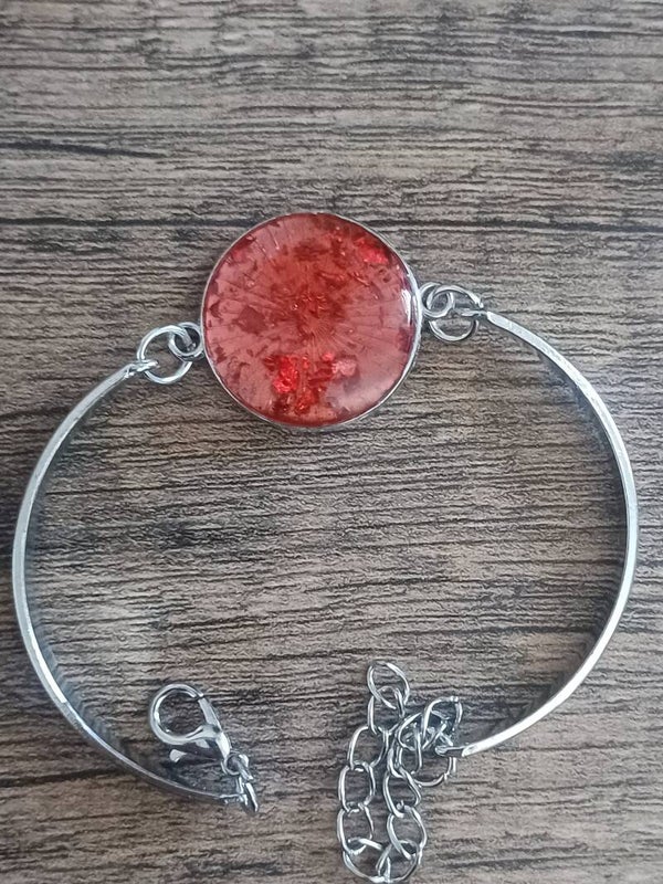 Bracelet argenté rouge avec feuilles d'or rouges