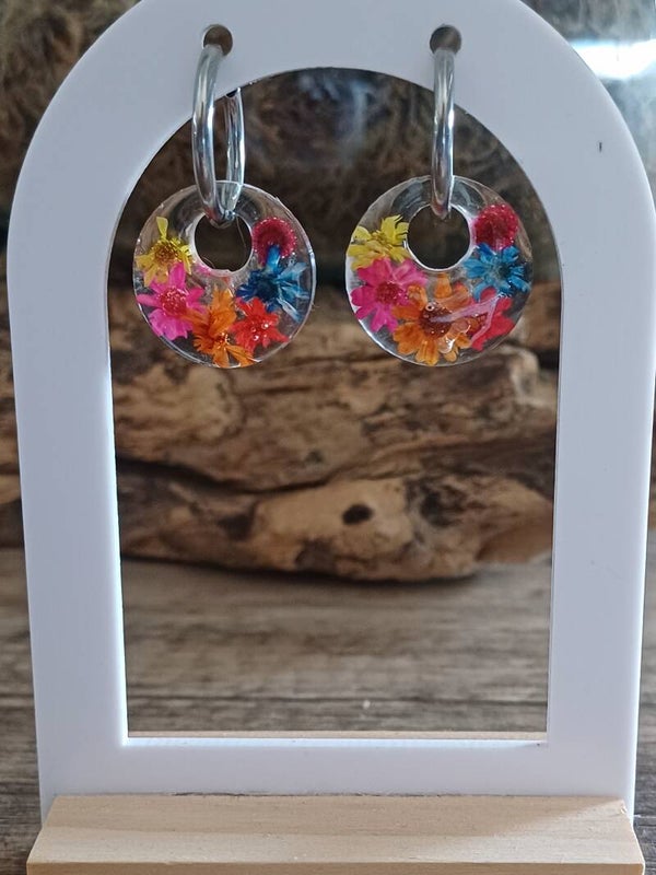 Rondes avec fleurs séchées multicolores