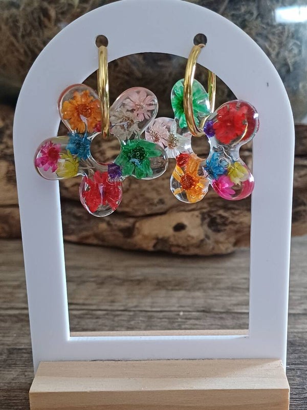 Grandes fleurs avec fleurs séchées multicolores