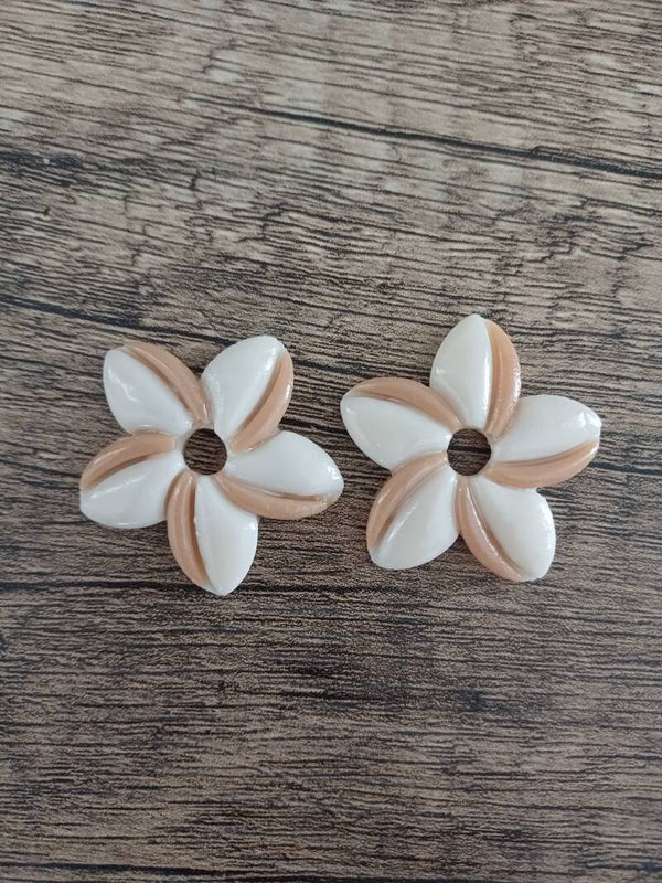 Grandes hibiscus beiges et marrons
