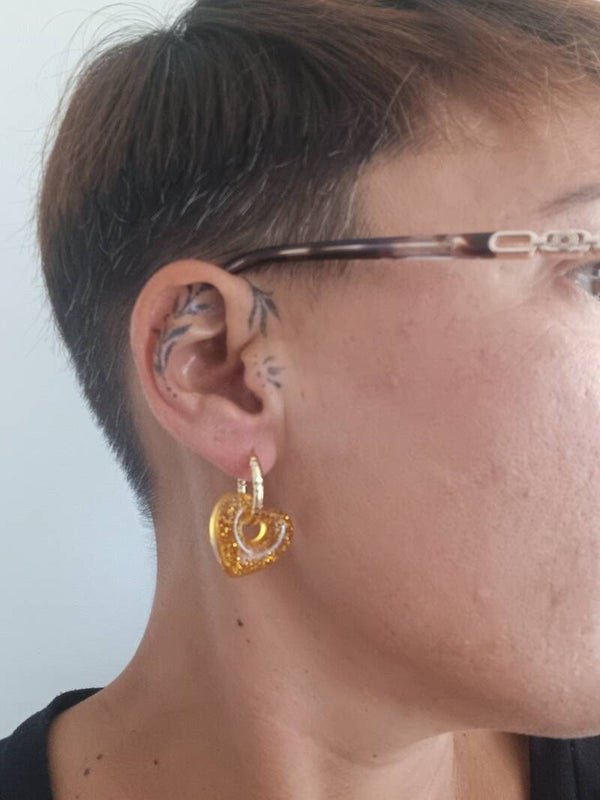Coeurs jaunes et paillettes
