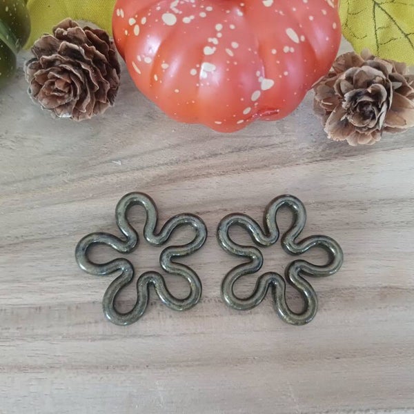 Grandes fleurs fines marrons cuivrées