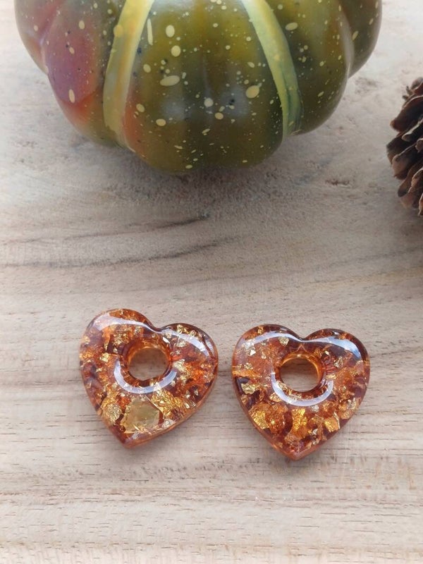 Cœurs marrons avec feuilles d'or
