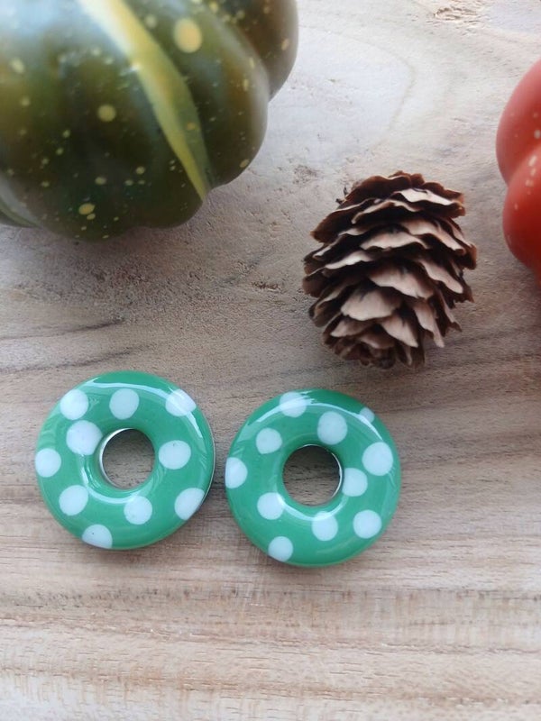 Donuts verts à pois blancs