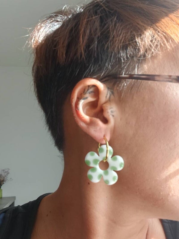 Grande fleur blanches à pois verts